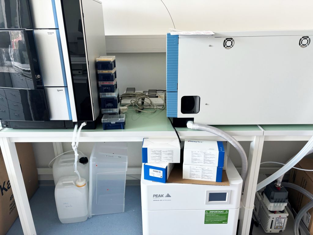 Thermo Vanquish LC-MS System ISQ-EM mit Vanquish 1000bar UHPLC, Peak Stickstoffgenerator, Vorpumpe, PC, Software